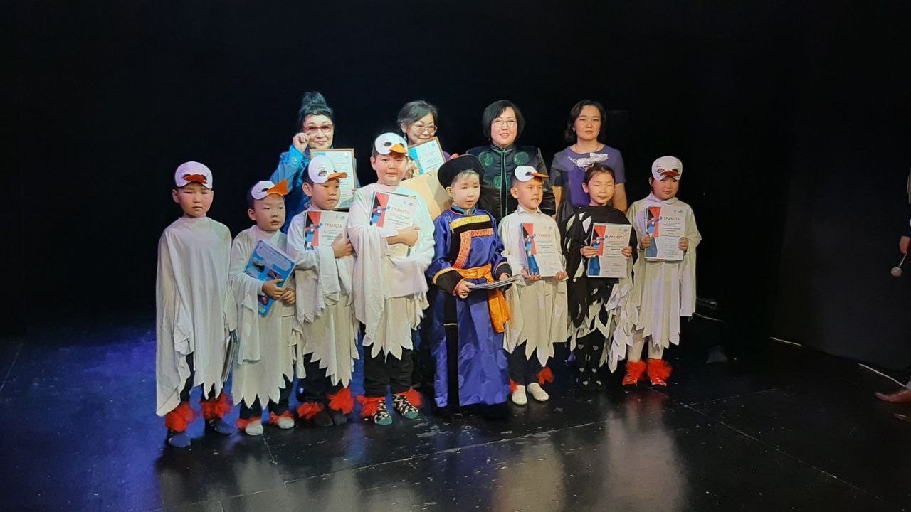 Детские театральные постановки на бурятском языке на сцене театра «Үльгэр»