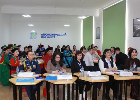 Студенты состязались в знании бурятского языка