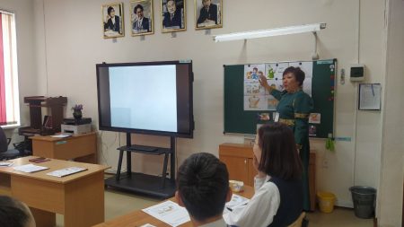 В Бурятии проходит Республиканский конкурс «Эрхим багша — 2023″.