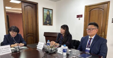 Эрдэмэй хуралда хабаадагшадые мэндэшэлэн амаршалаа