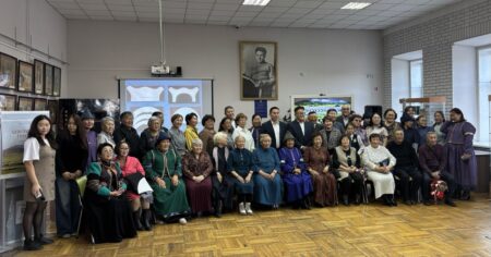 Ниислэл хотын номой санда «Шэнэхээнэй түүхэһээ» номтой танилсалга үнгэргэгдөө