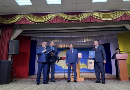 Передал поздравления министра Главе Окинского сойотского округа