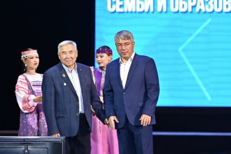 Доржо Сультимов арадай уран зохёолшын үндэр нэрэ зэргэдэ хүртэбэ
