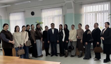 В центре «Бэлиг» завершают практику студенты-переводчики