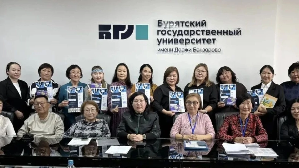Оюна Забанова представила центр «Бэлиг» в жюри конкурса проектов по популяризации родных языков